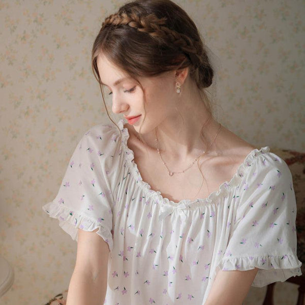Violette Élégance French nightgown with lavendaer floral print, soft and breathable for elegant and cozy sleepwear